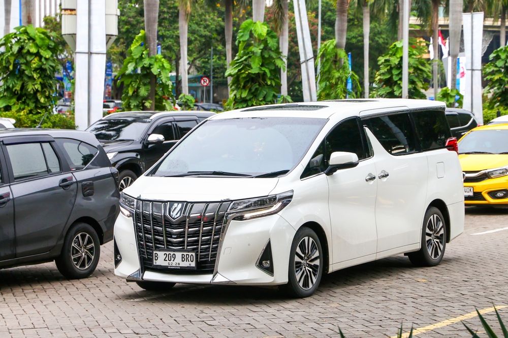 2025 Toyota Alphard: Luxury Redefined for the Modern Family