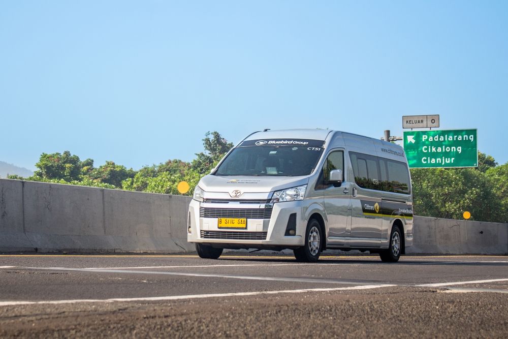 2025 Toyota Hiace: The Ultimate Solution for Professional Mobility