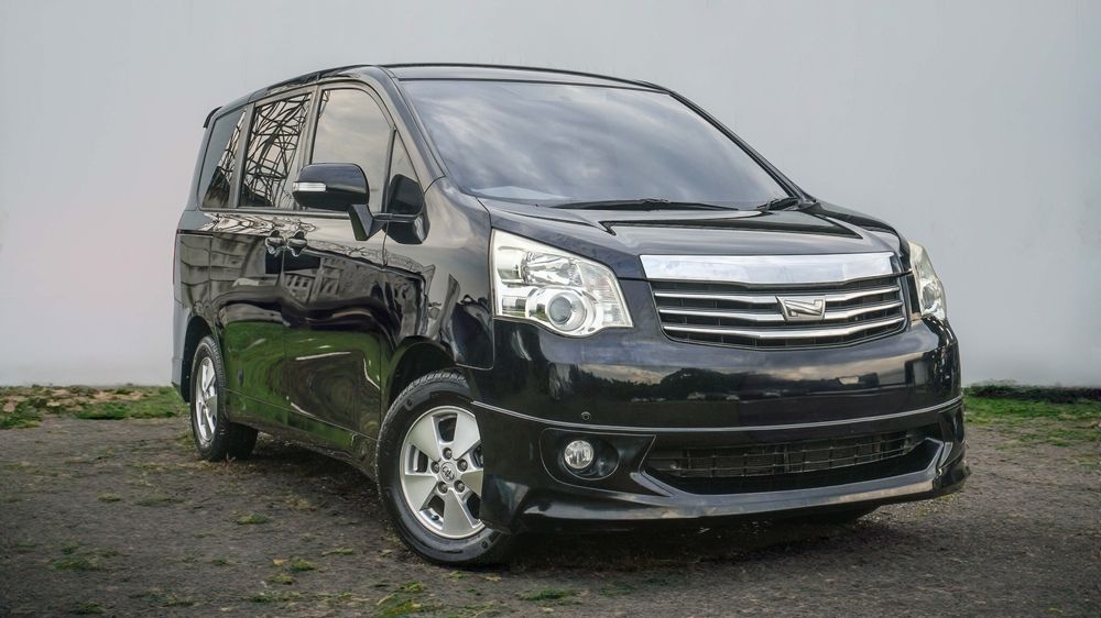 2025 Toyota Noah: Family Versatility with Modern Comfort